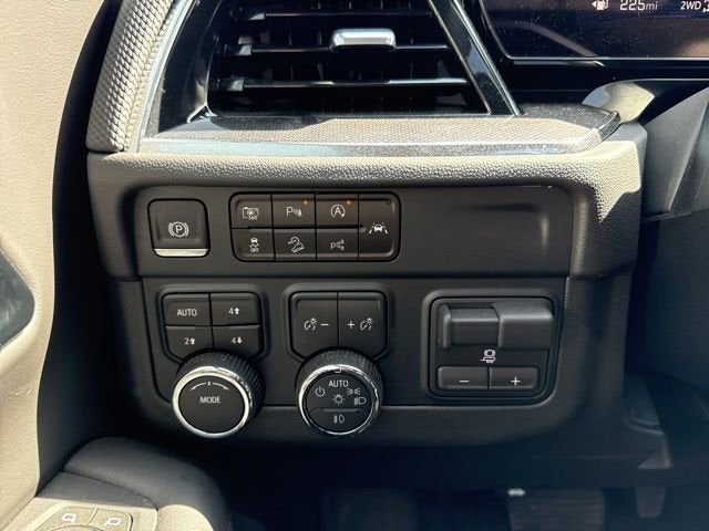 2025 Chevrolet Suburban RST