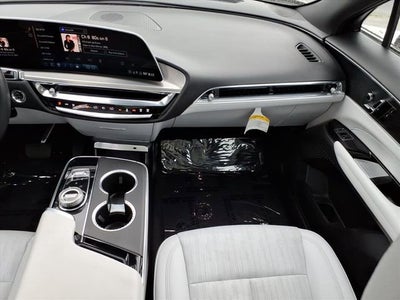 2024 Cadillac LYRIQ Luxury 1