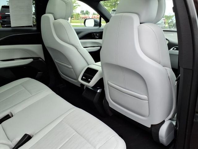 2024 Cadillac LYRIQ Luxury 1