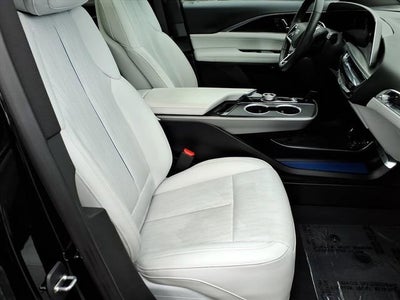 2024 Cadillac LYRIQ Luxury 1