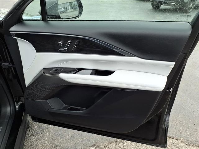 2024 Cadillac LYRIQ Luxury 1