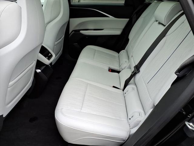 2024 Cadillac LYRIQ Luxury 1