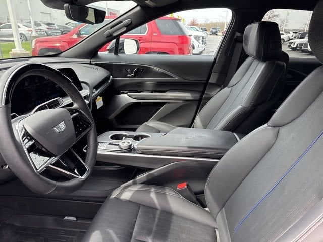 2025 Cadillac LYRIQ Luxury 3