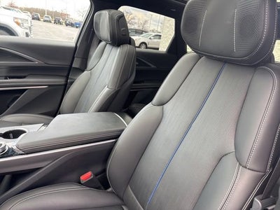 2025 Cadillac LYRIQ Luxury 3