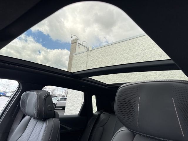 2025 Cadillac LYRIQ Luxury 3