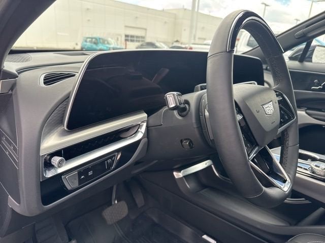 2025 Cadillac LYRIQ Luxury 3