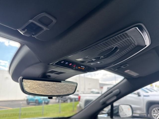 2025 Cadillac LYRIQ Luxury 3