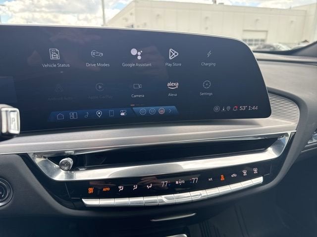 2025 Cadillac LYRIQ Luxury 3