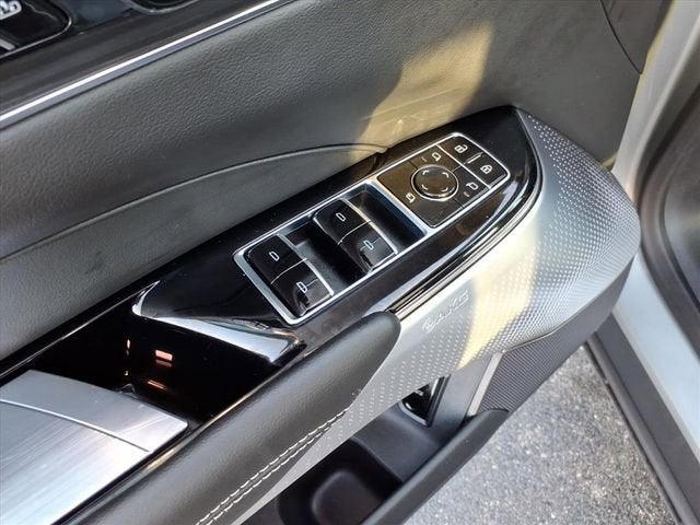 2025 Cadillac LYRIQ Luxury 3