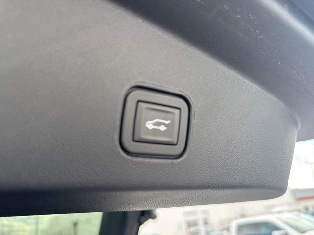 2025 Cadillac LYRIQ Luxury 3