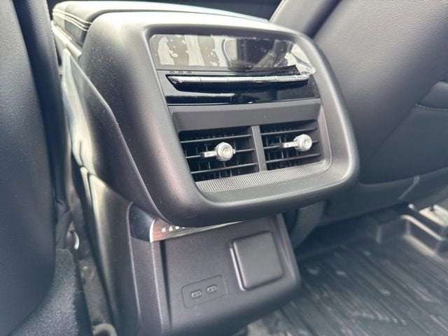 2025 Cadillac LYRIQ Luxury 3