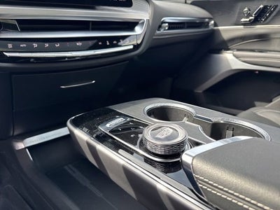 2025 Cadillac LYRIQ Luxury 3