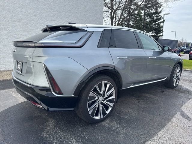2025 Cadillac LYRIQ Luxury 3