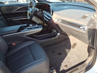 2025 Cadillac LYRIQ Luxury 3