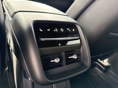 2025 Cadillac LYRIQ Luxury 3