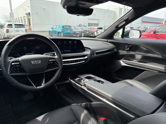 2025 Cadillac LYRIQ Luxury 3