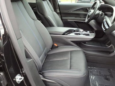 2025 Cadillac LYRIQ Luxury 3