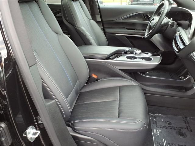 2025 Cadillac LYRIQ Luxury 3