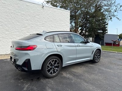2024 BMW X4 xDrive30i